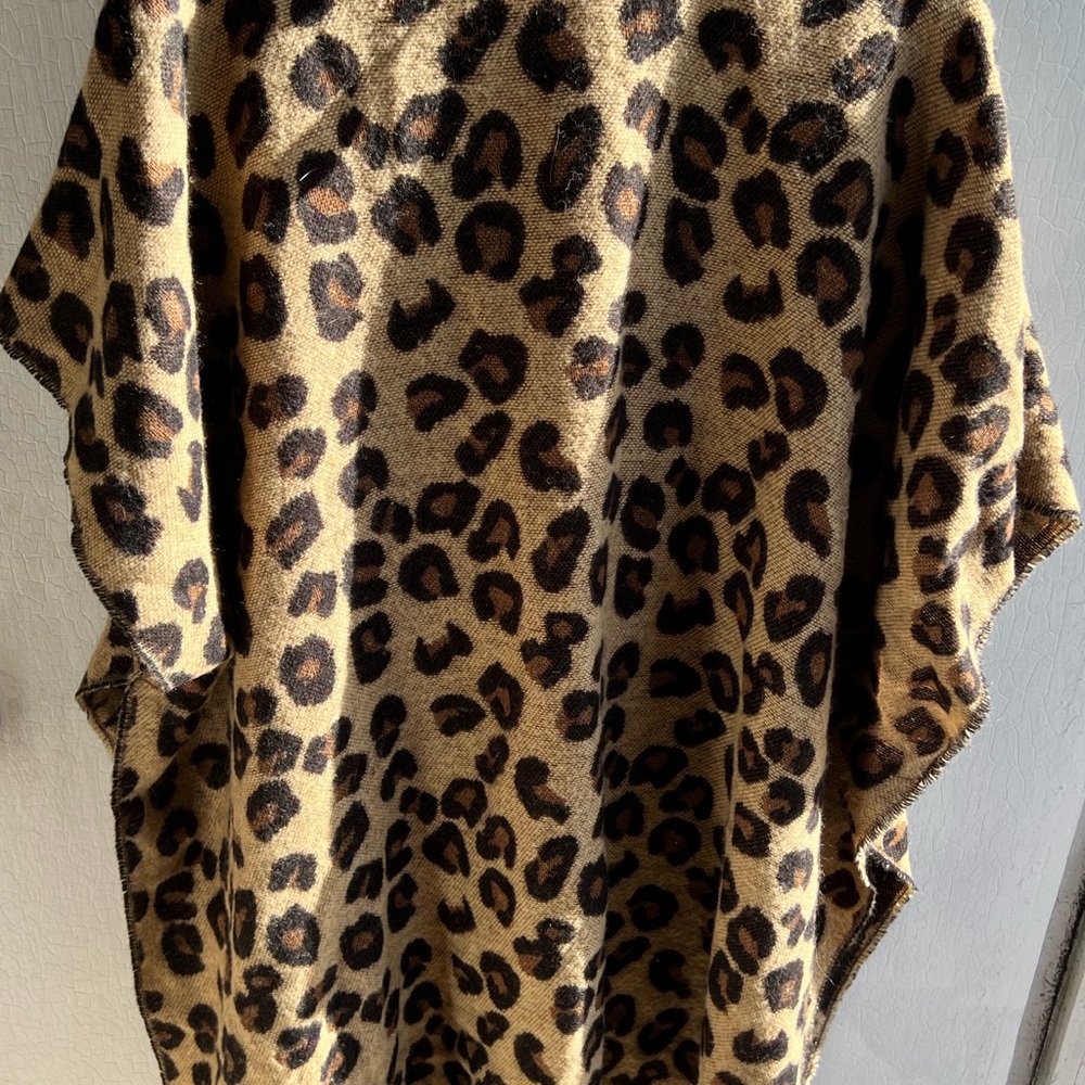 Do everything in love Animal Print Wrap NWOT - Picture 2 of 3